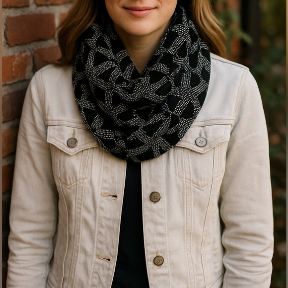 Michael Kors MK Logo Infinity Scarf Women Winter Casual Classic Designer Cozy - Picture 1 of 6